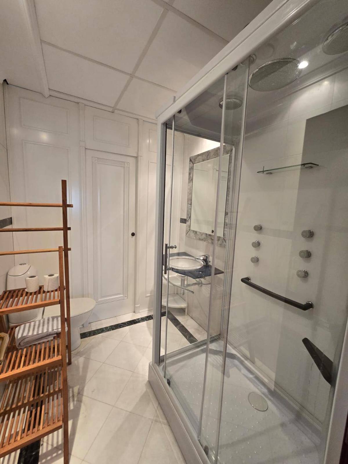 Apartment Lyrioshomes Reyes Catolicos